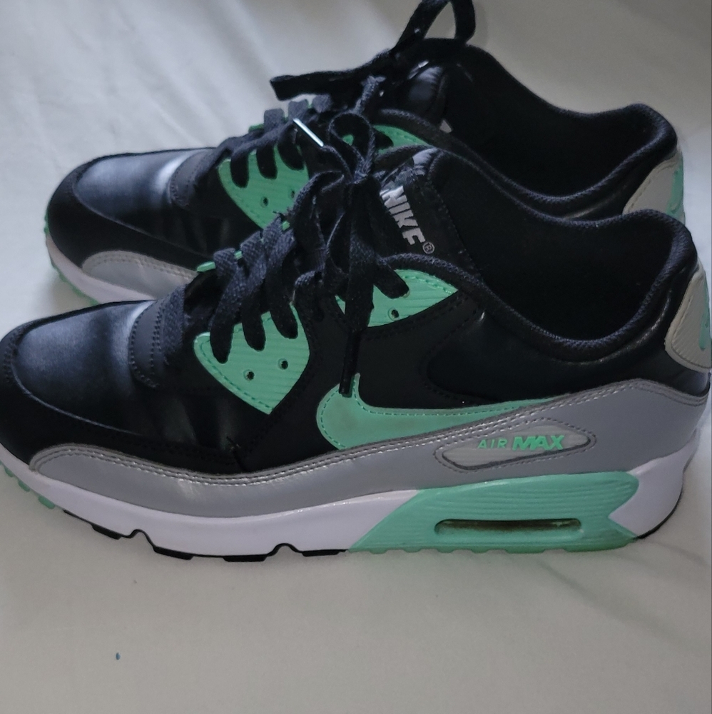 Sneakers - Picture 4 of 4